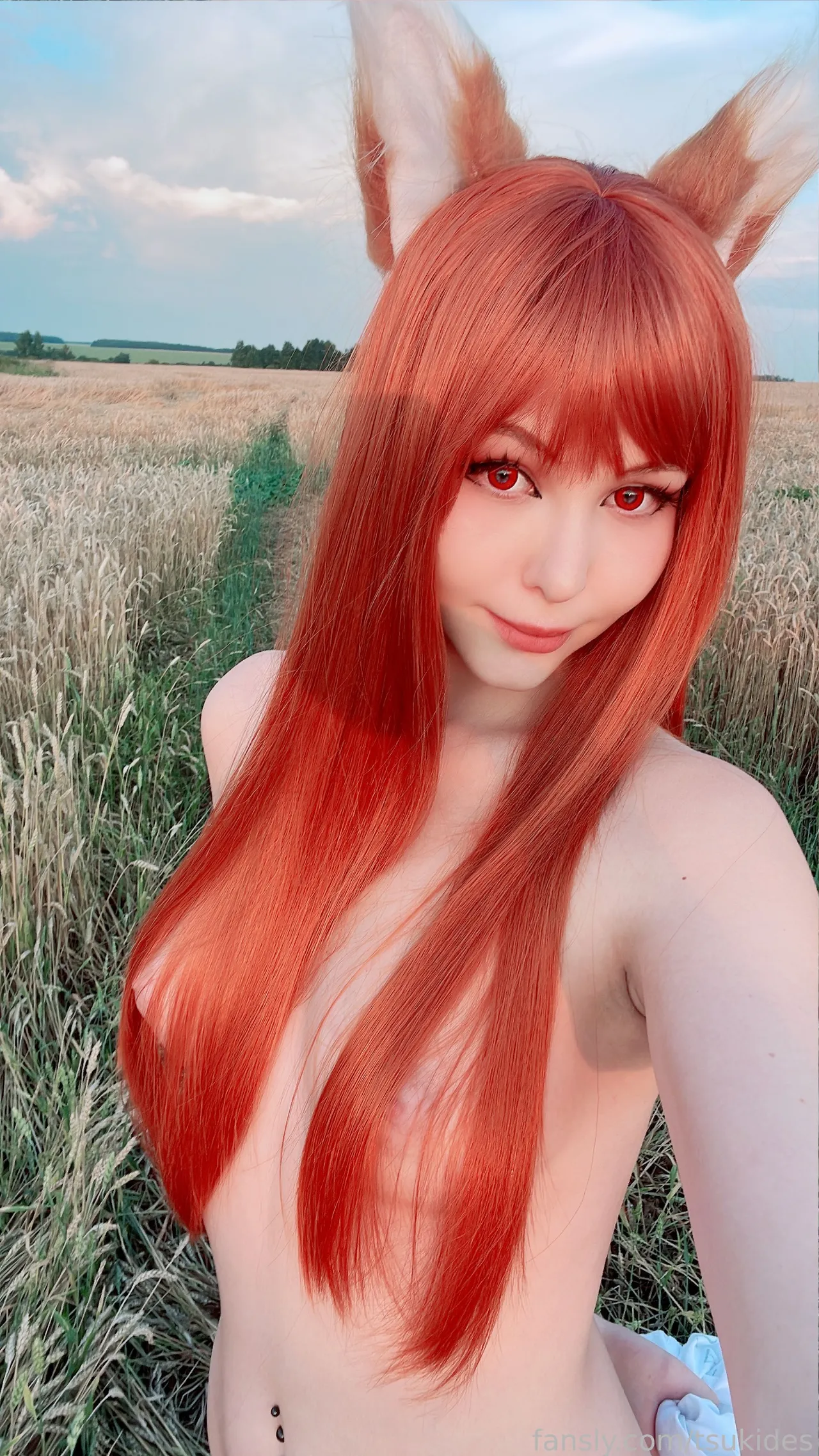 Tsuki Desu- Holo in a field-erohere41.webp